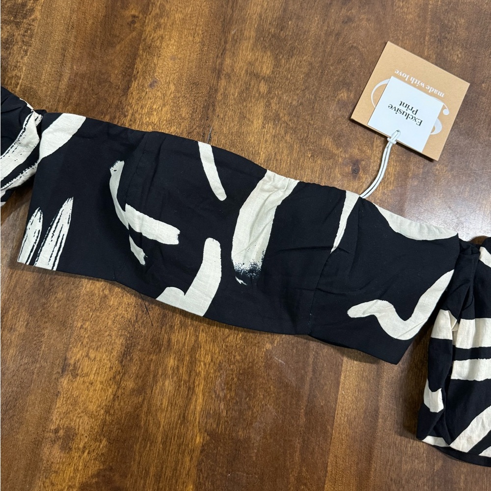 Seven Wonders Black Crop Top - Picture 2 of 8
